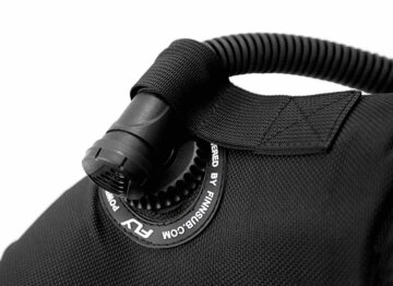 Kridlo-FINNSUB-FLY-13D-COMFORT-SET-cerne-inflator-upevneni.jpg